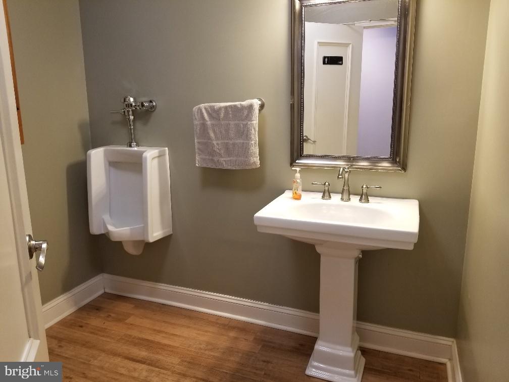 4021 UNIVERSITY DRIVE 201