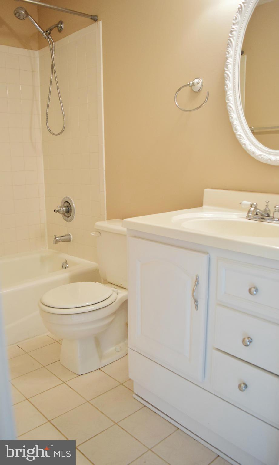 LITTLE ROCKY RUN - Residential Lease