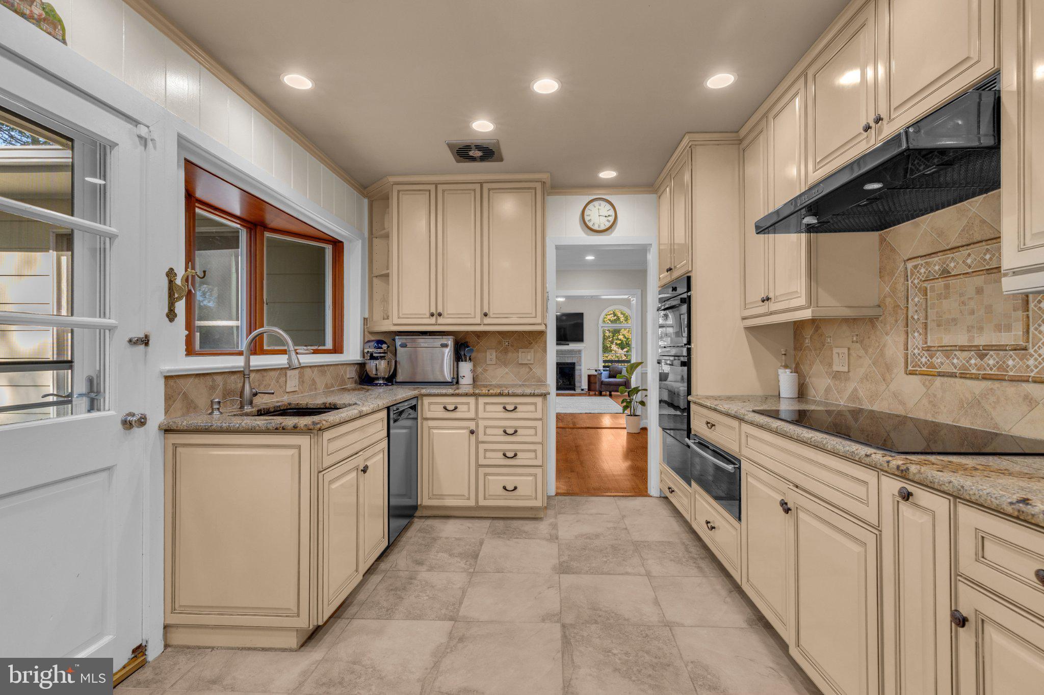 11100 PELHAM LANE