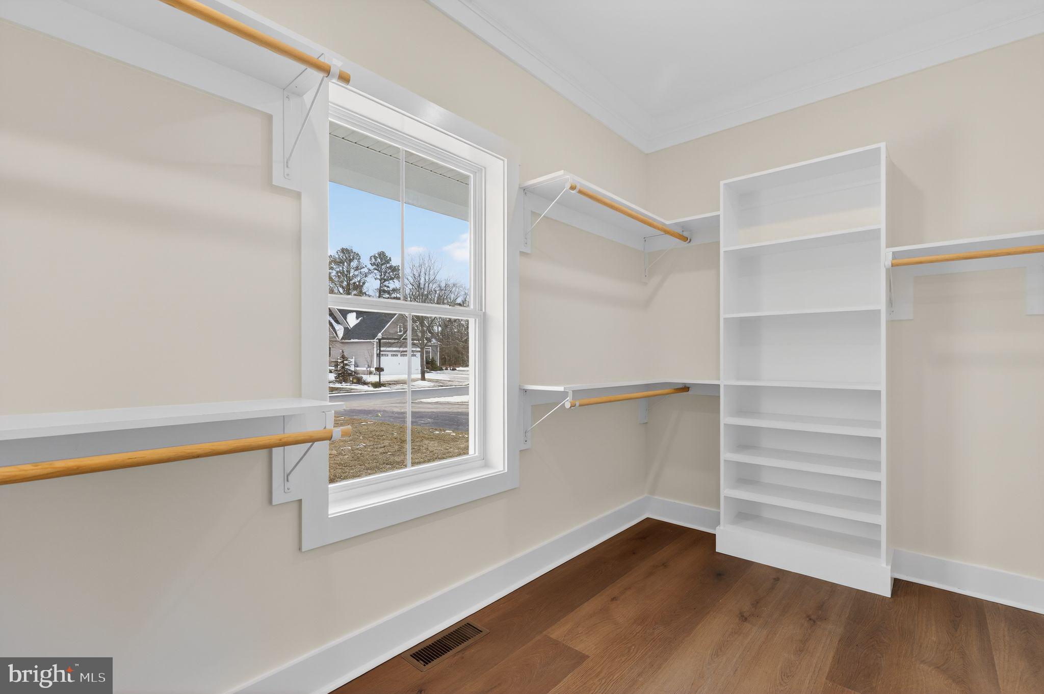 VILLAGE DOWN RIVER - Residential