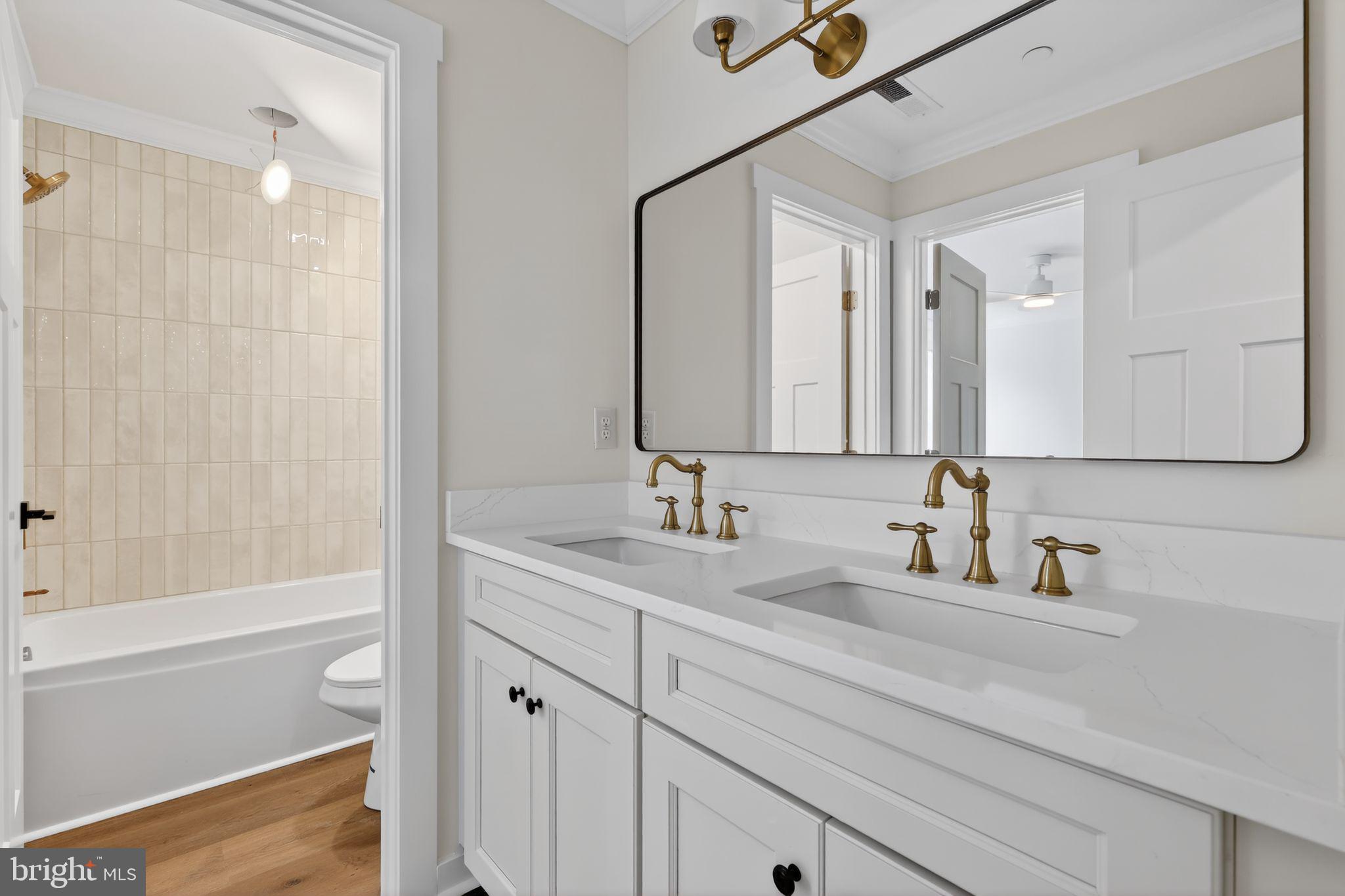 VILLAGE DOWN RIVER - Residential