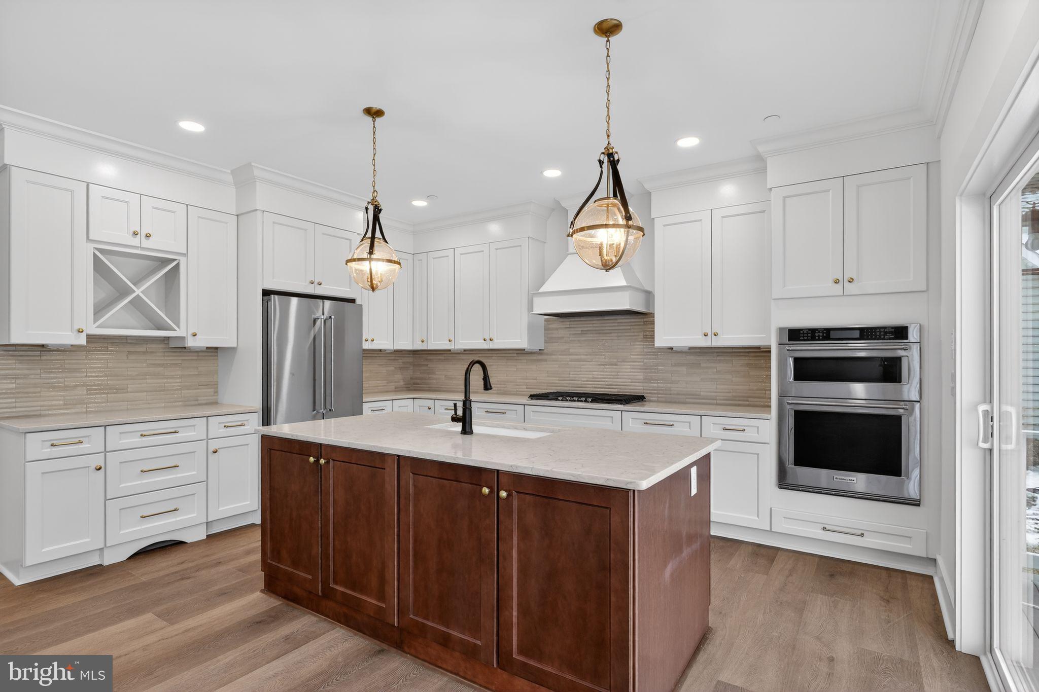 VILLAGE DOWN RIVER - Residential