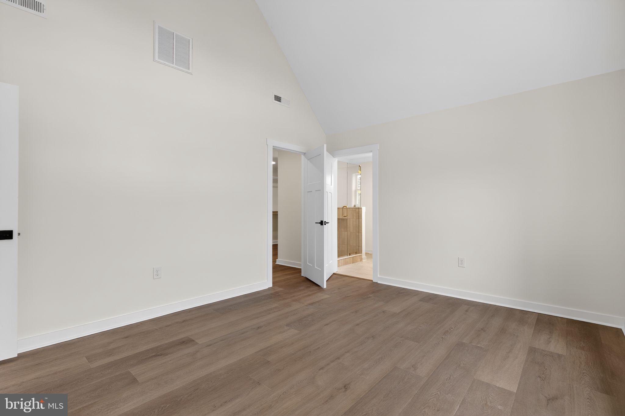 VILLAGE DOWN RIVER - Residential