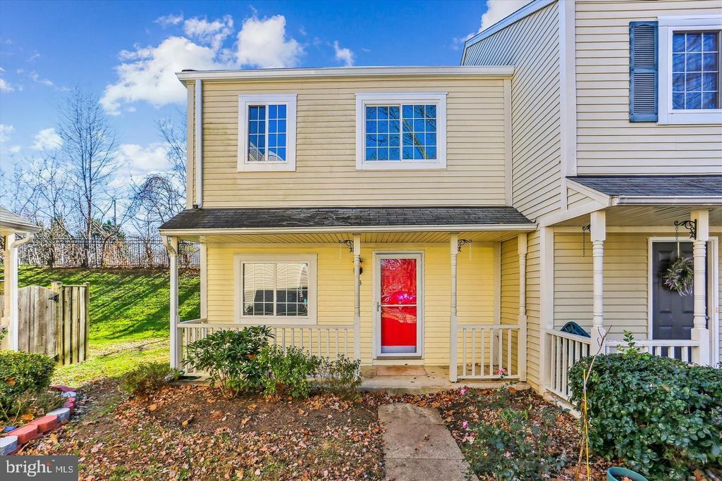 Photo of 23 Stoney Point Court, GERMANTOWN, MD 20876 (MLS # MDMC2205318)
