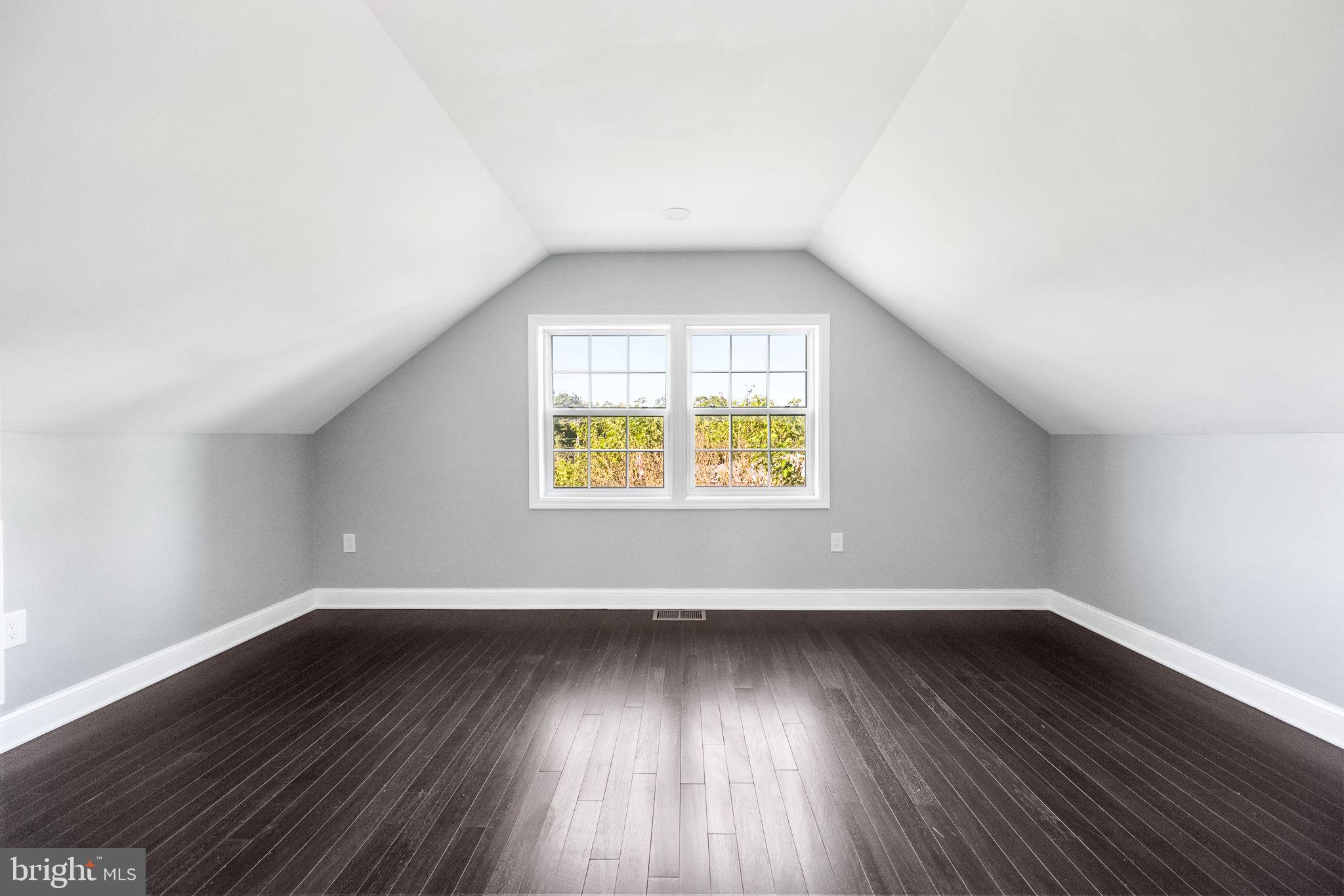 COUNTRY CLUB - Residential