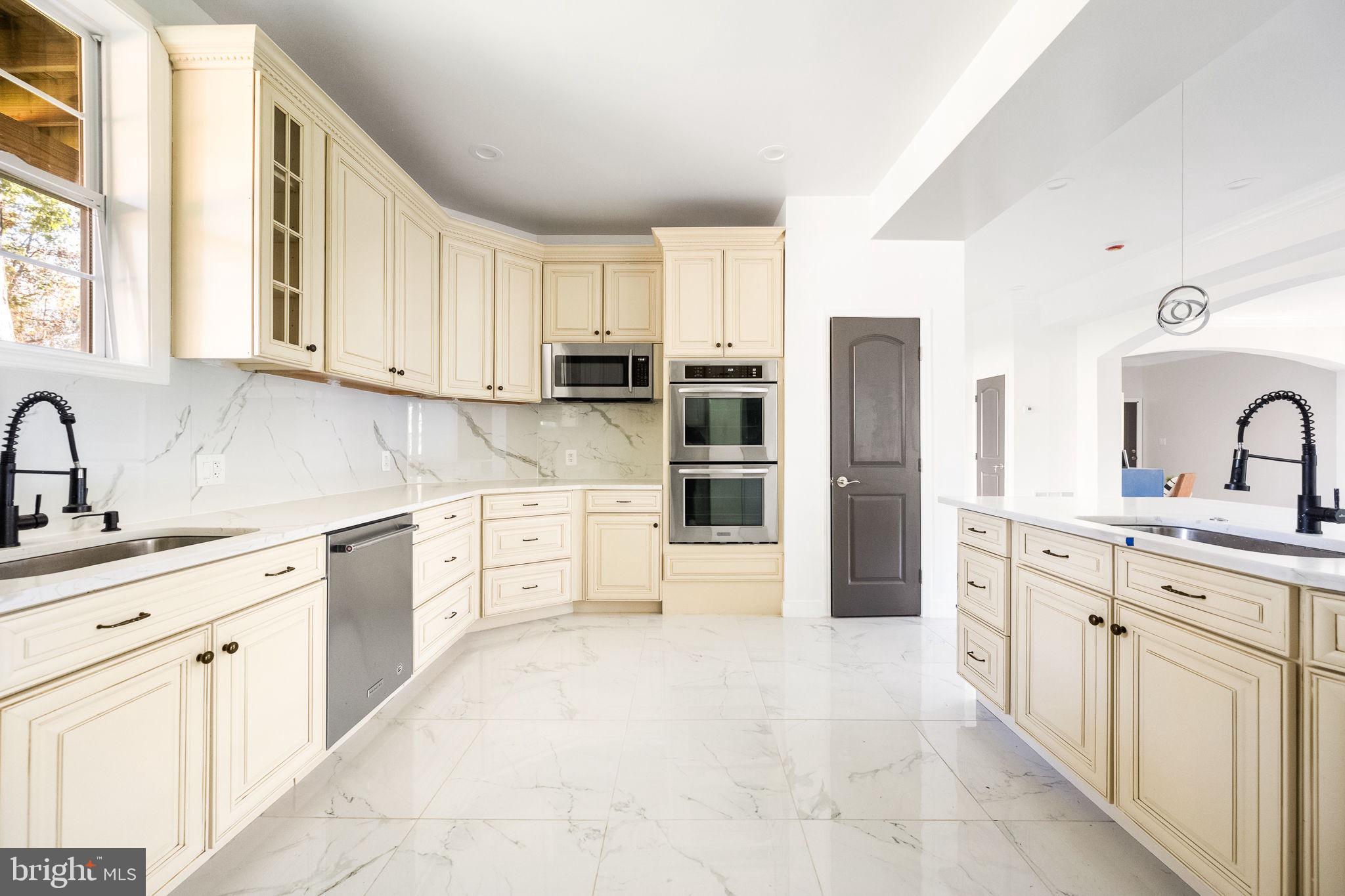 COUNTRY CLUB - Residential