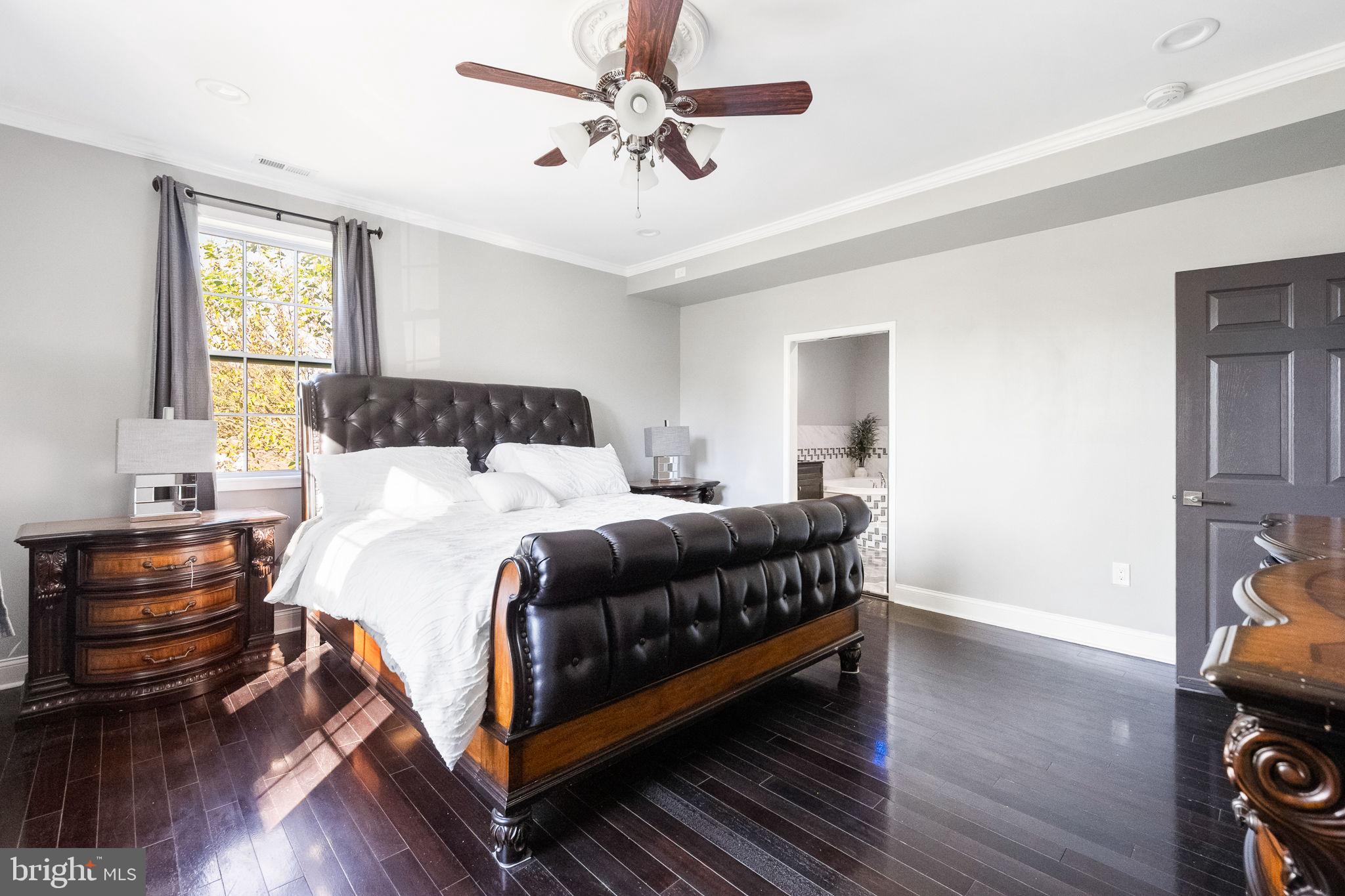 COUNTRY CLUB - Residential