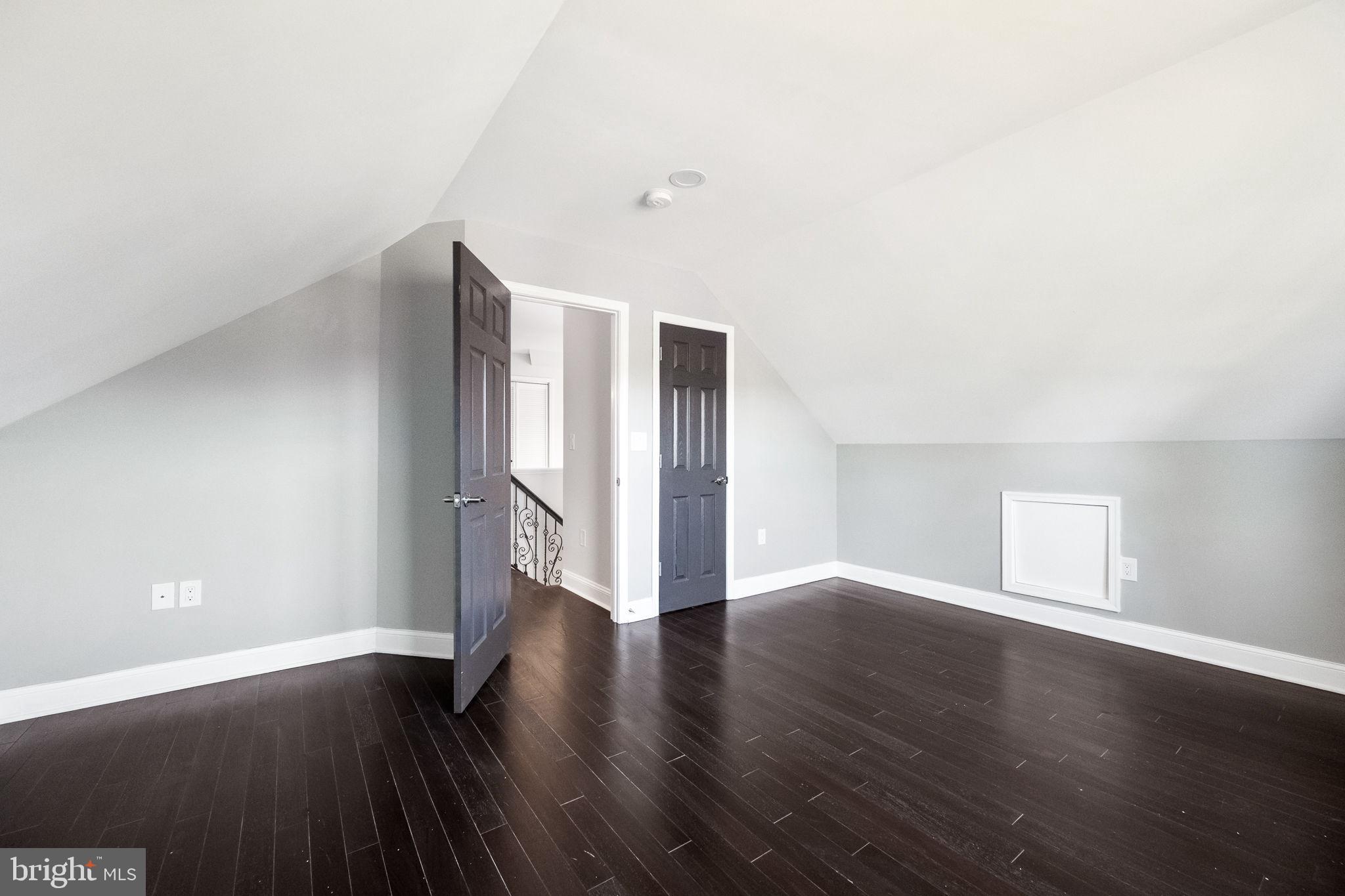 COUNTRY CLUB - Residential