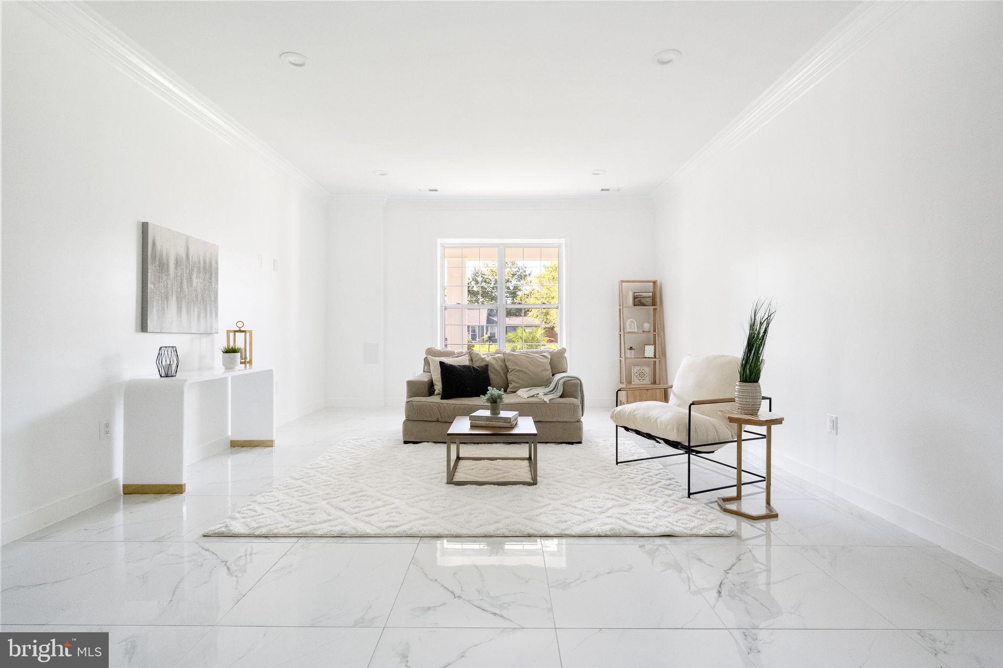 COUNTRY CLUB - Residential