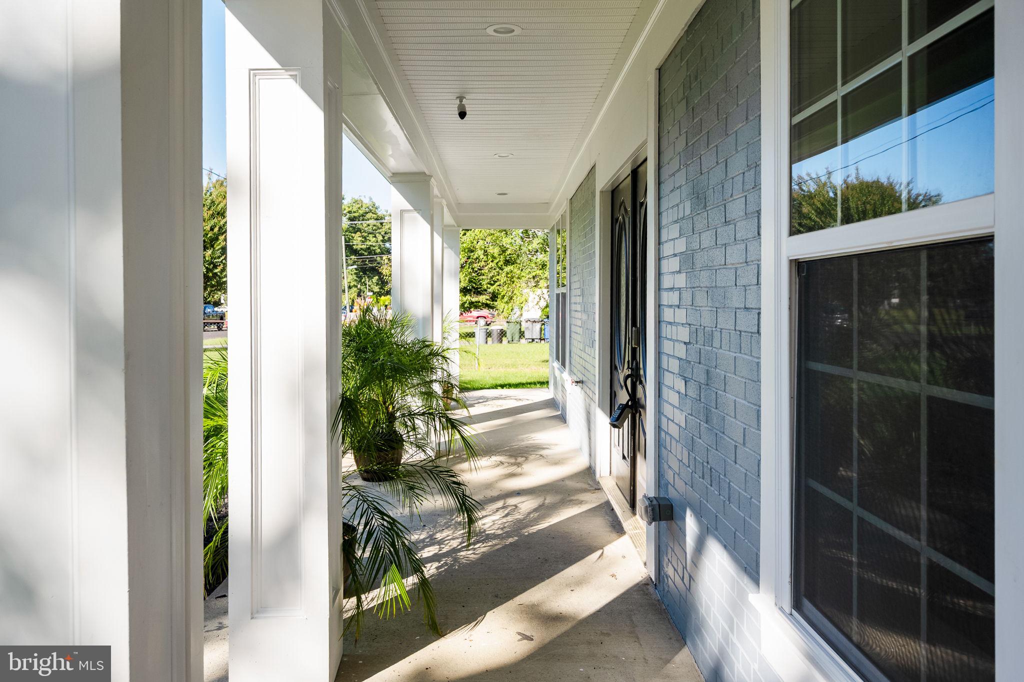 COUNTRY CLUB - Residential