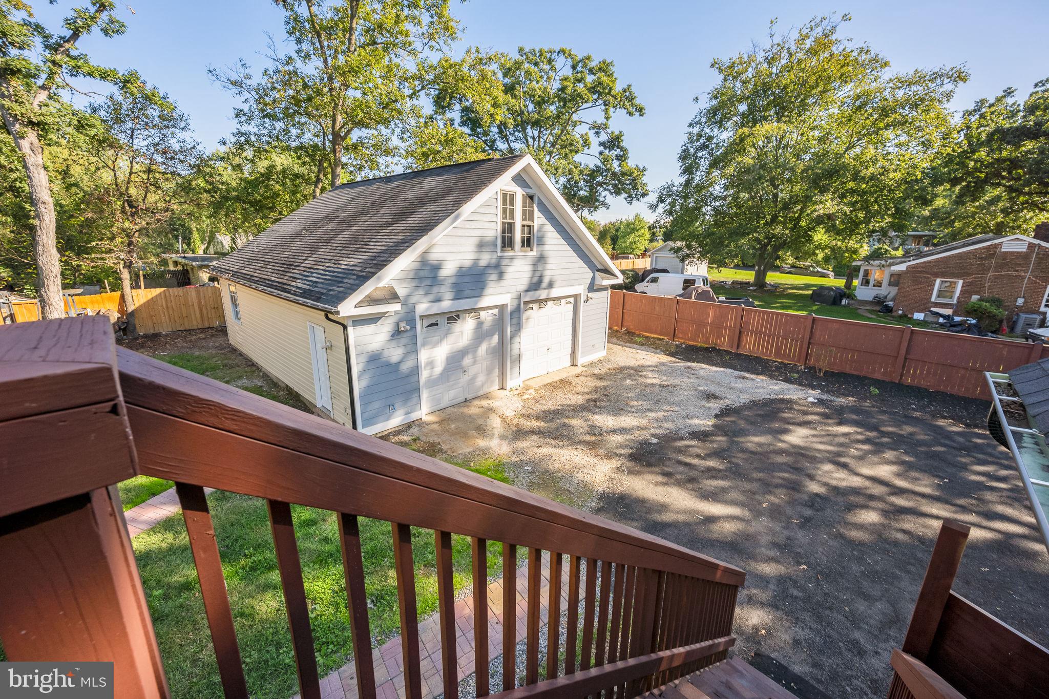 COUNTRY CLUB - Residential