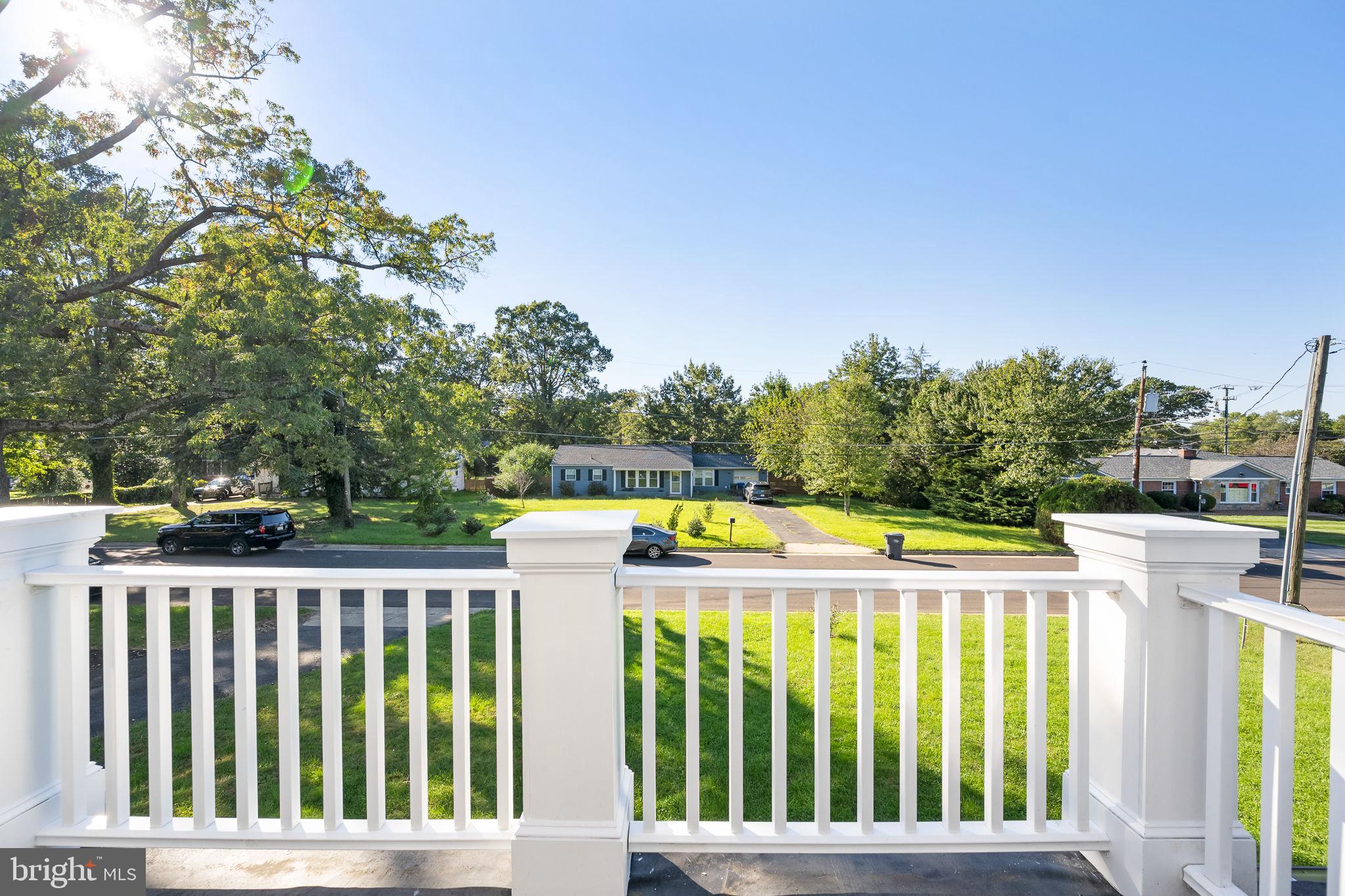 COUNTRY CLUB - Residential