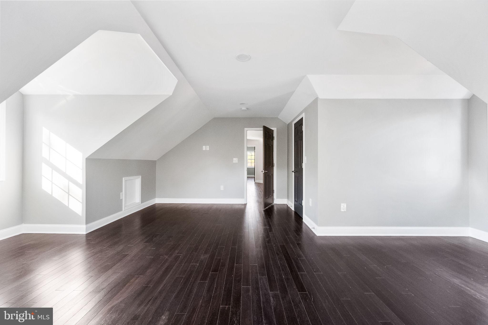 COUNTRY CLUB - Residential