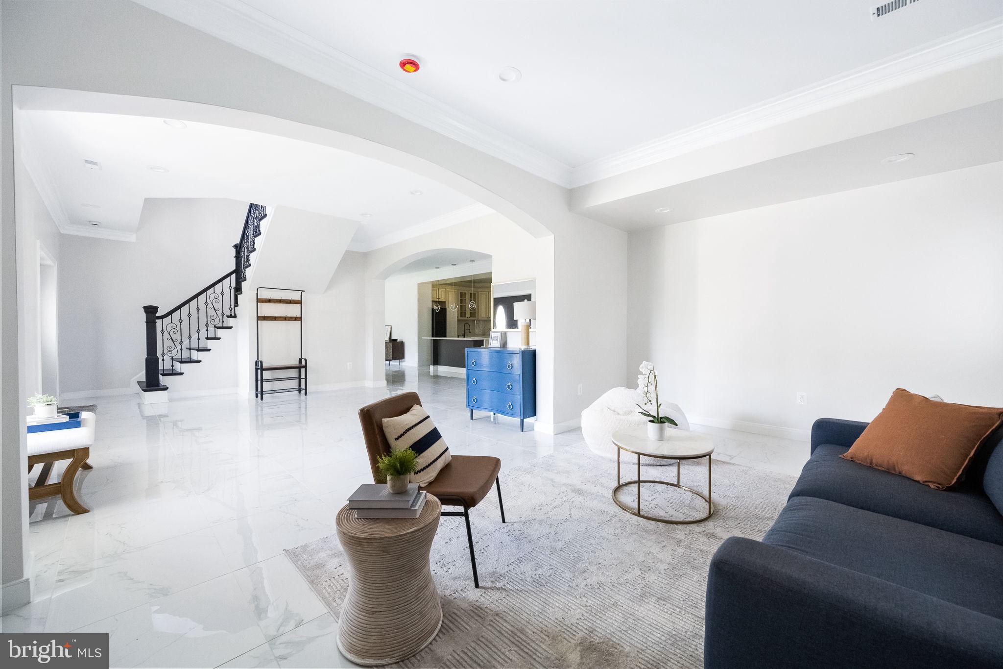 COUNTRY CLUB - Residential