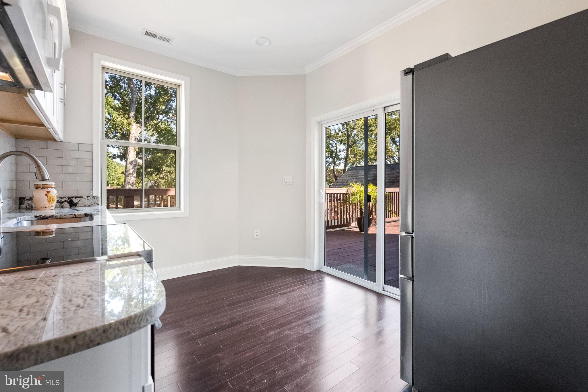 COUNTRY CLUB - Residential