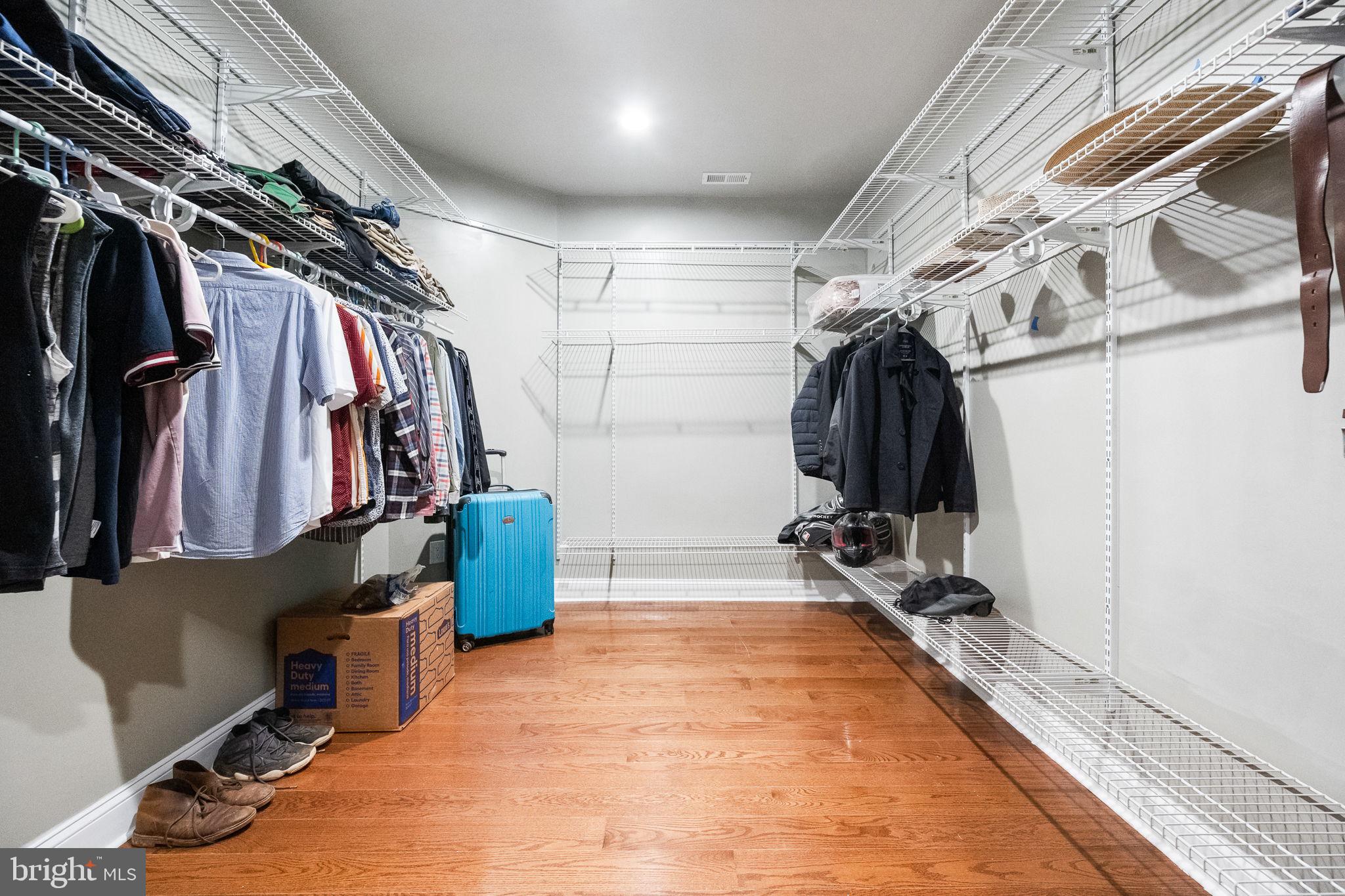 COUNTRY CLUB - Residential