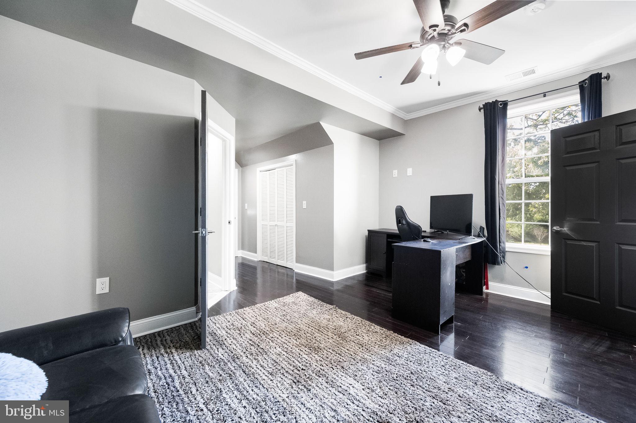 COUNTRY CLUB - Residential