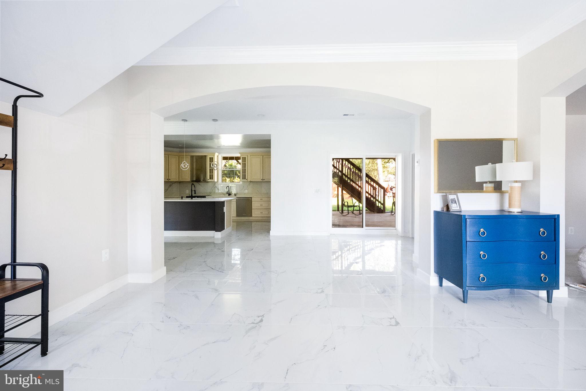 COUNTRY CLUB - Residential