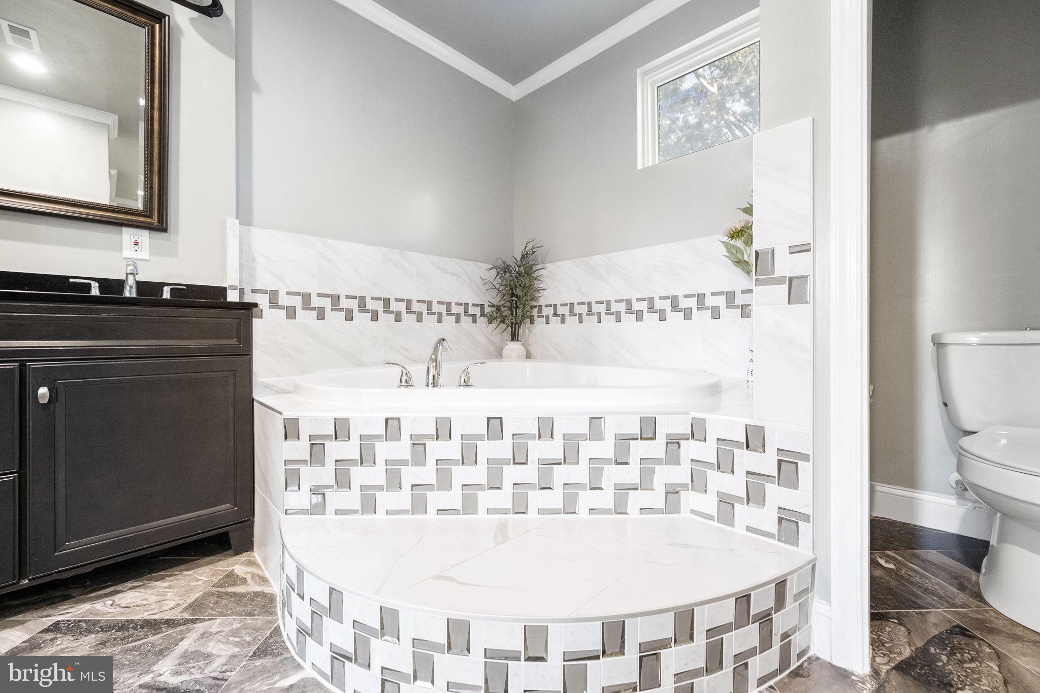 COUNTRY CLUB - Residential