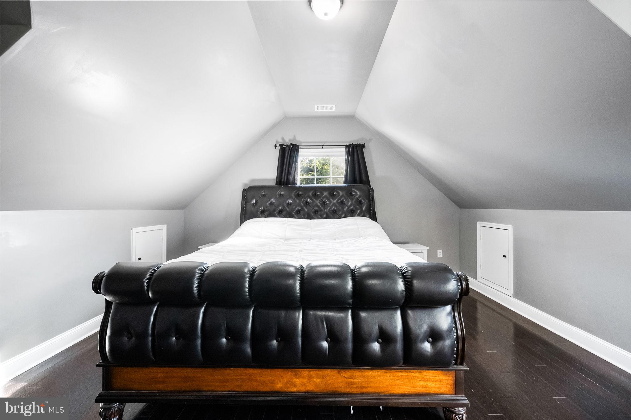 COUNTRY CLUB - Residential