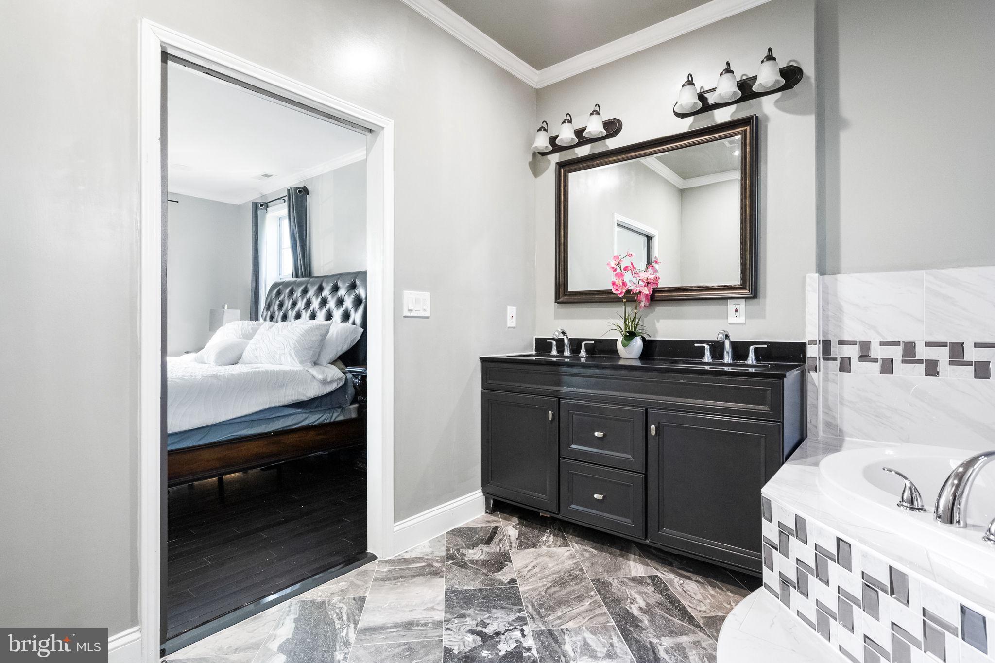 COUNTRY CLUB - Residential