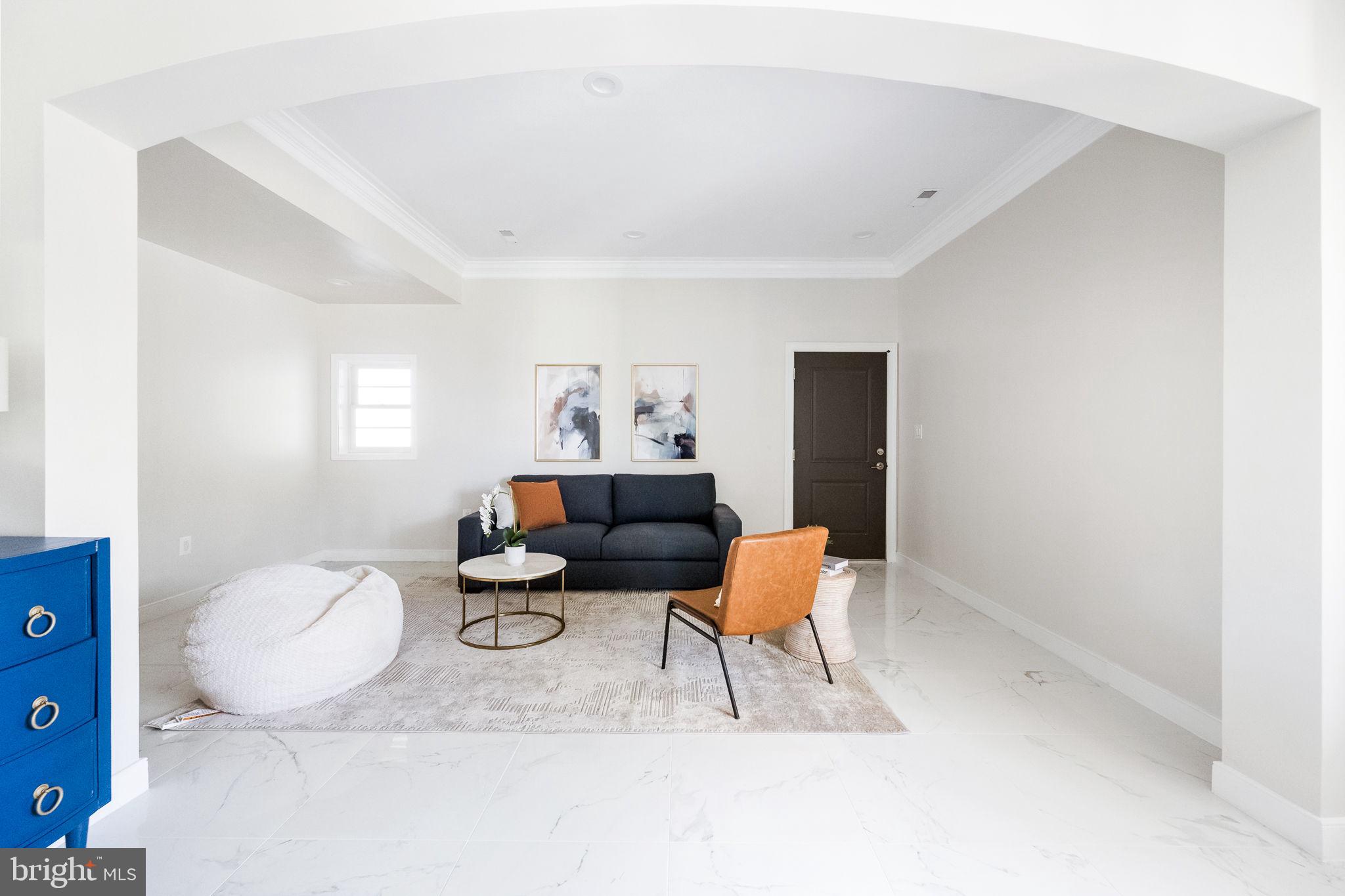 COUNTRY CLUB - Residential