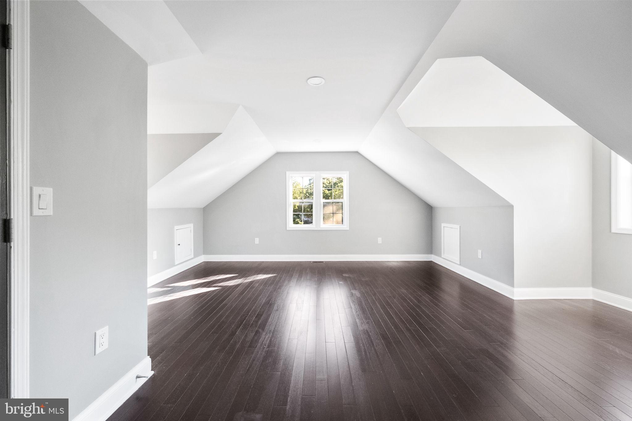 COUNTRY CLUB - Residential