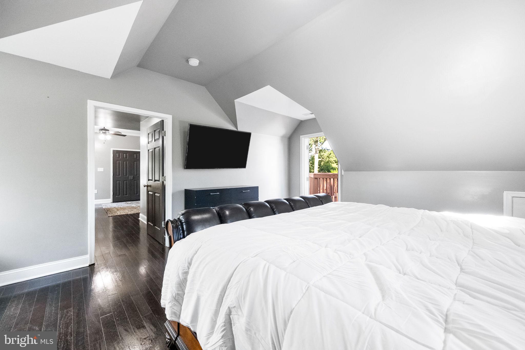 COUNTRY CLUB - Residential