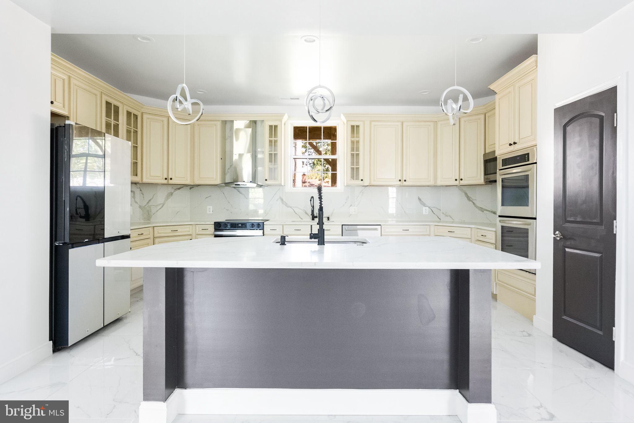 COUNTRY CLUB - Residential