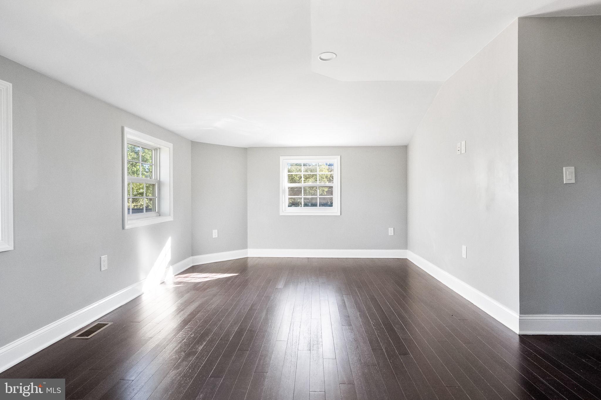 COUNTRY CLUB - Residential