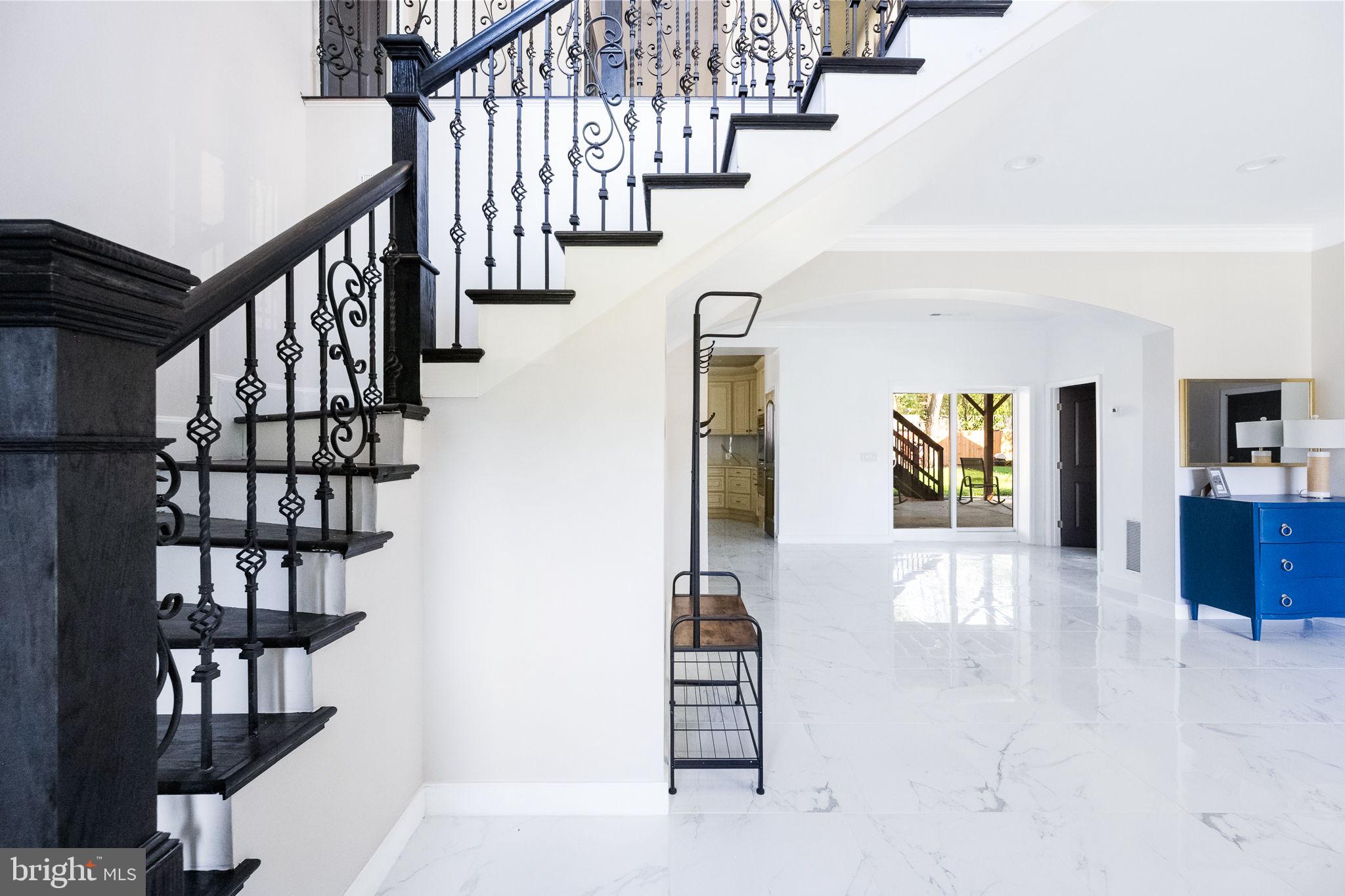 COUNTRY CLUB - Residential