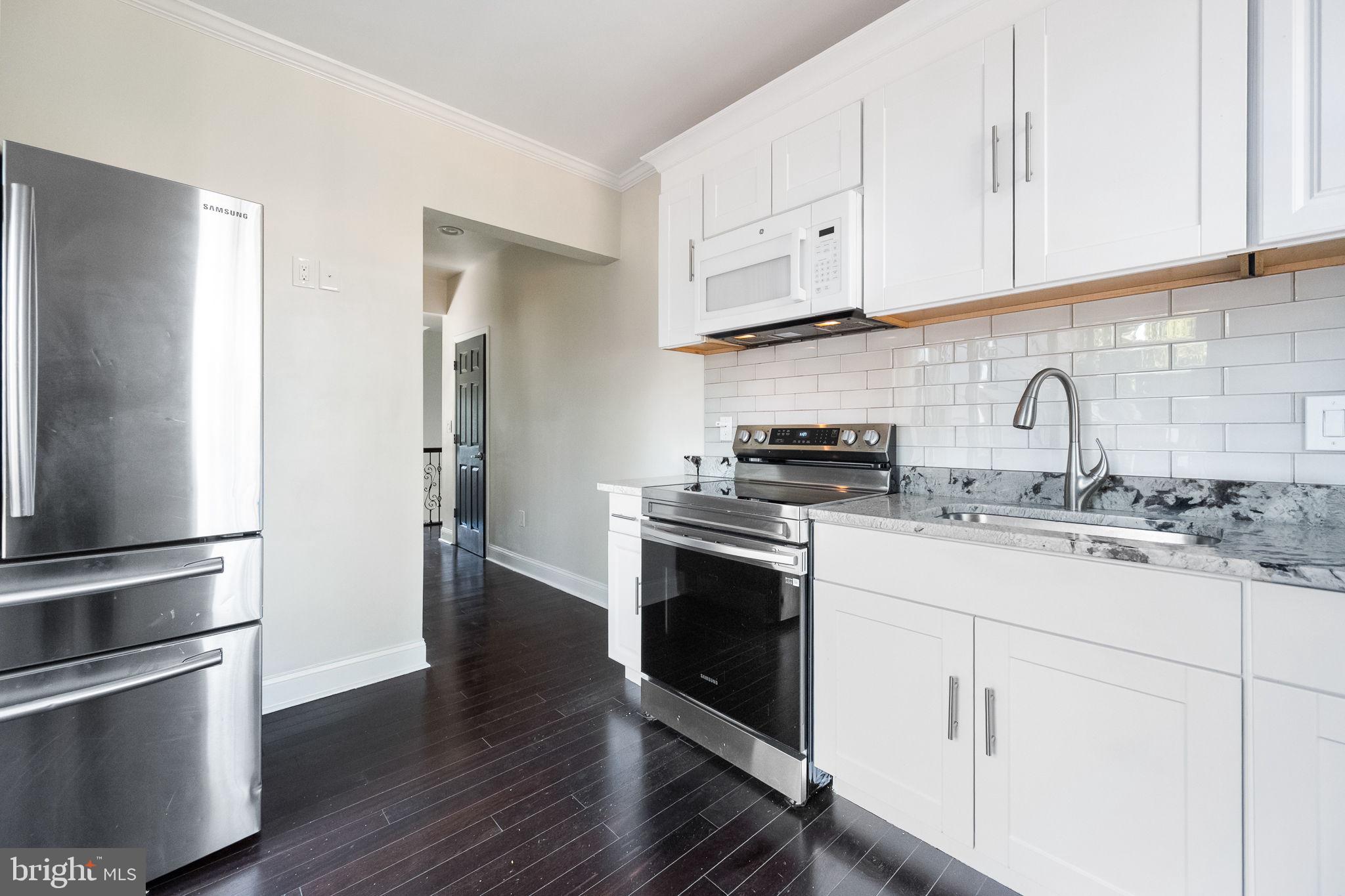 COUNTRY CLUB - Residential