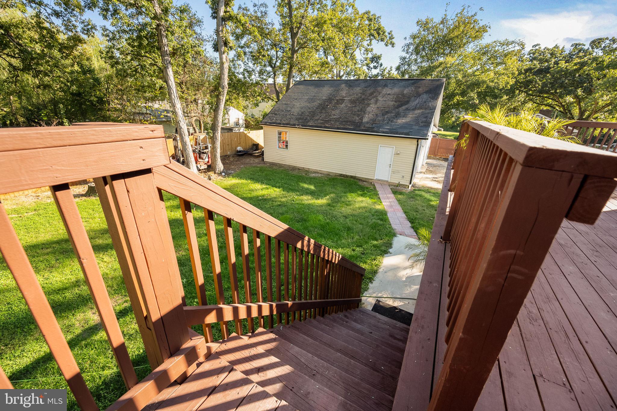 COUNTRY CLUB - Residential