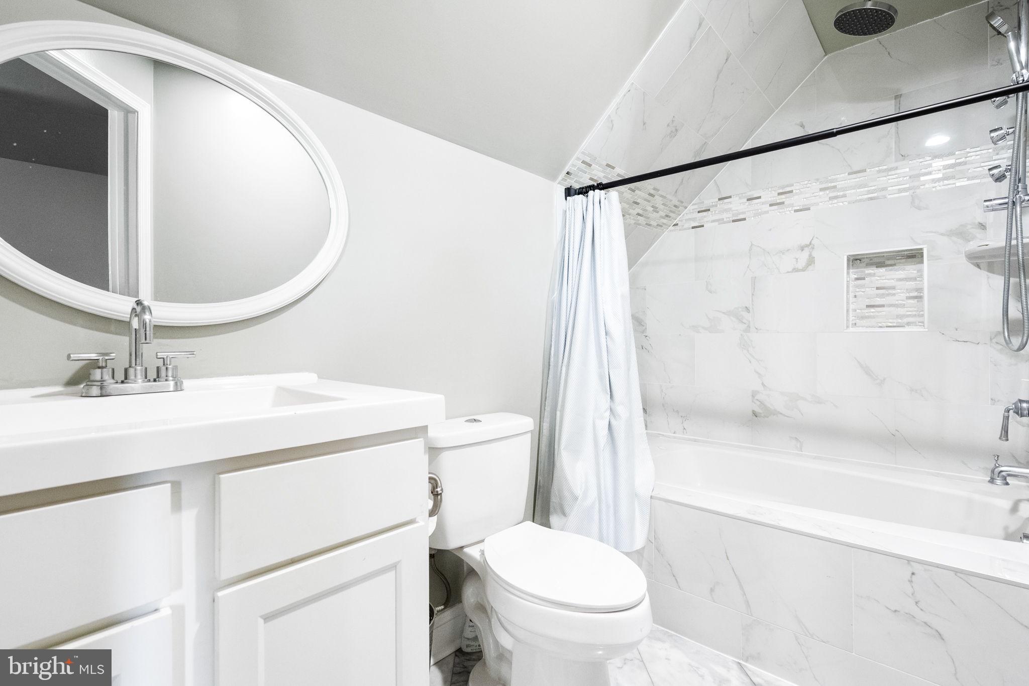 COUNTRY CLUB - Residential