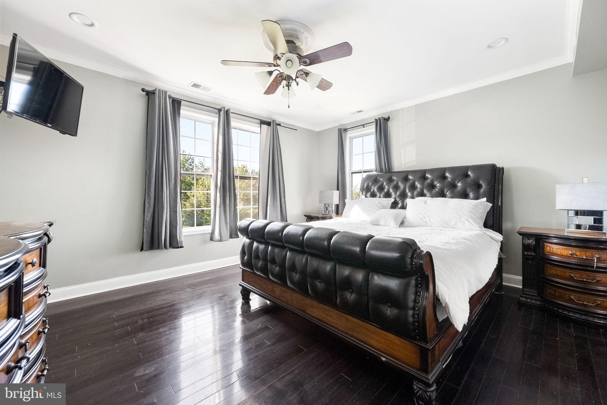 COUNTRY CLUB - Residential