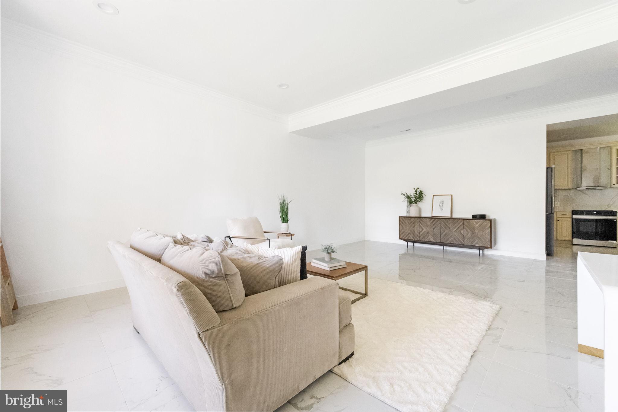 COUNTRY CLUB - Residential