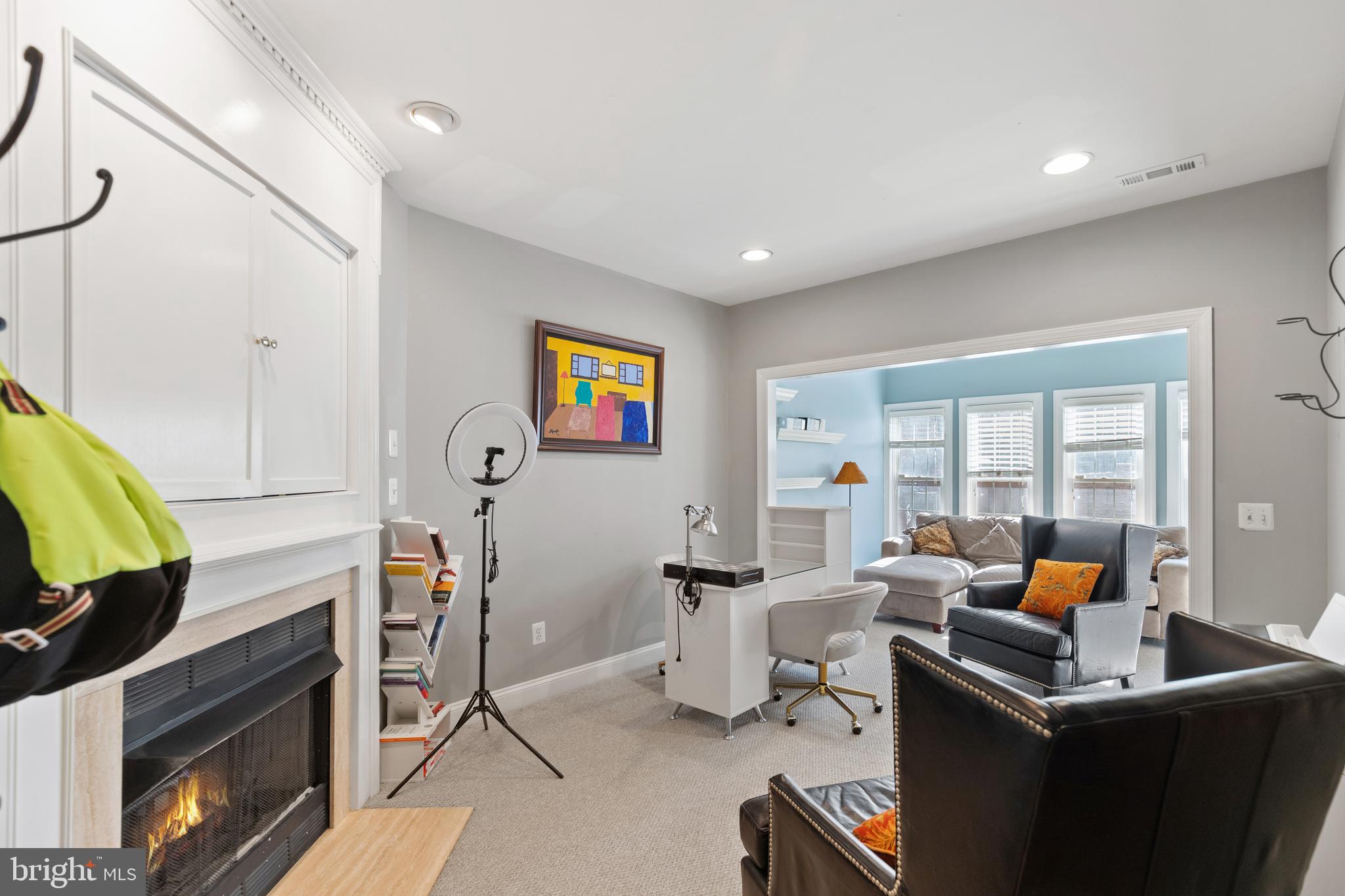 OAK MANOR - Residential