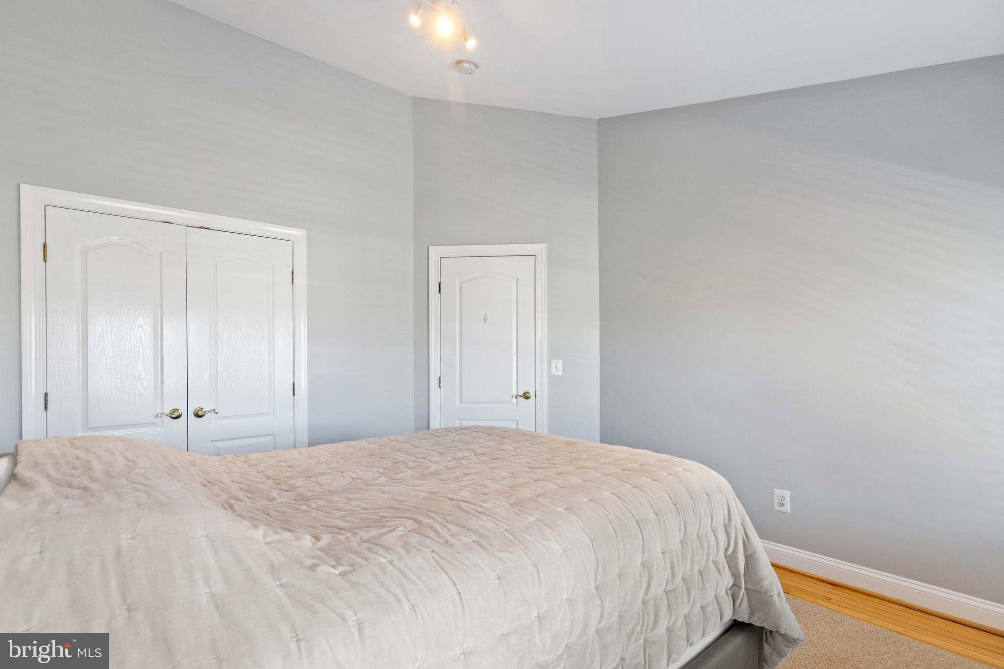 OAK MANOR - Residential