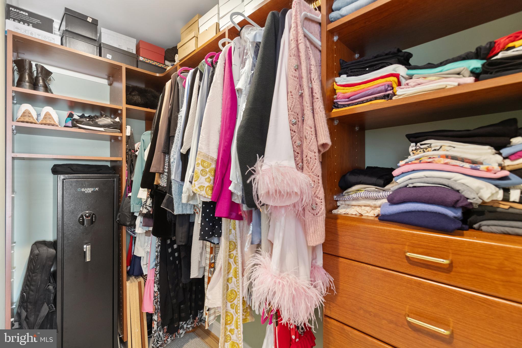 OAK MANOR - Residential