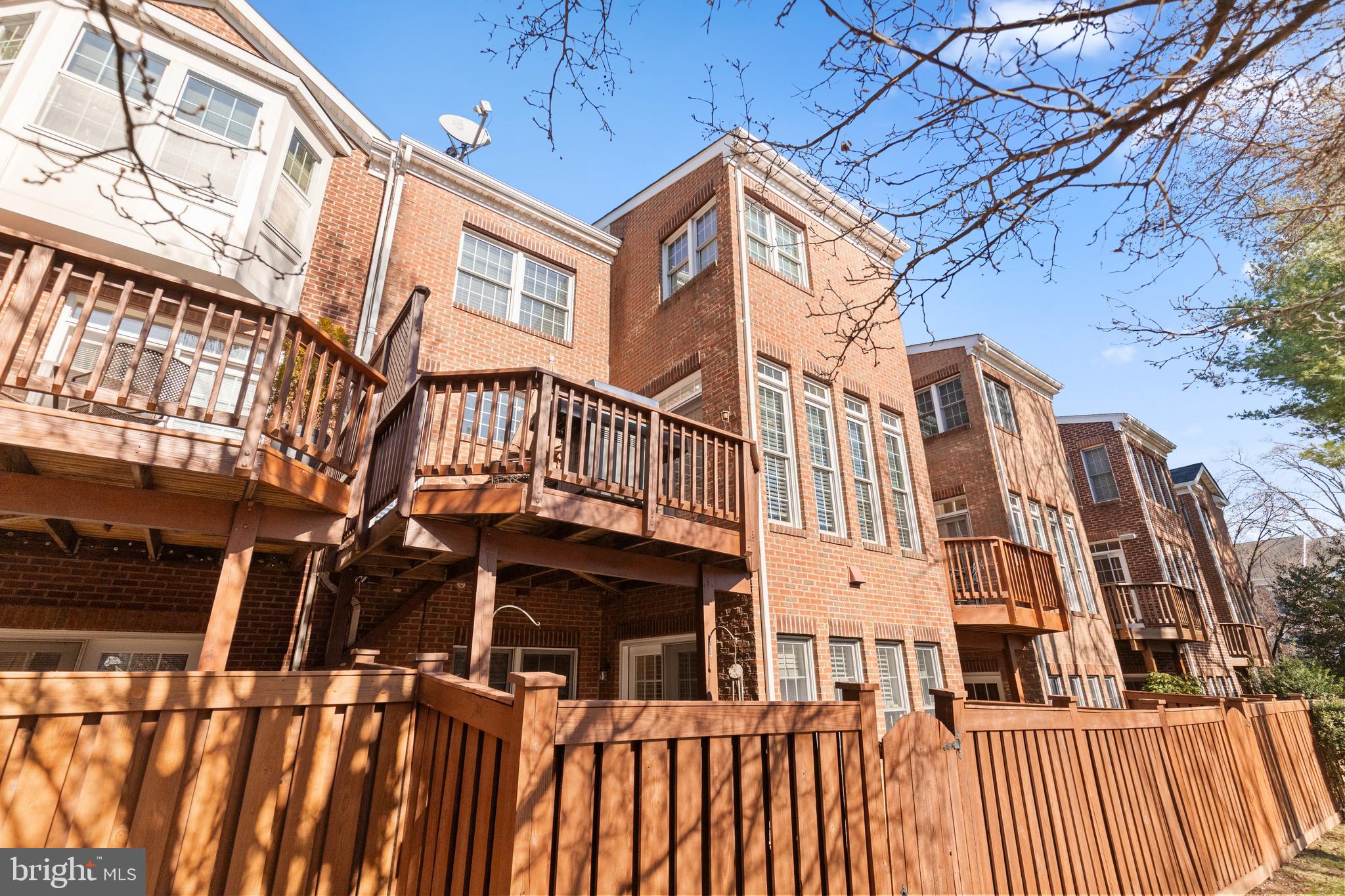 OAK MANOR - Residential