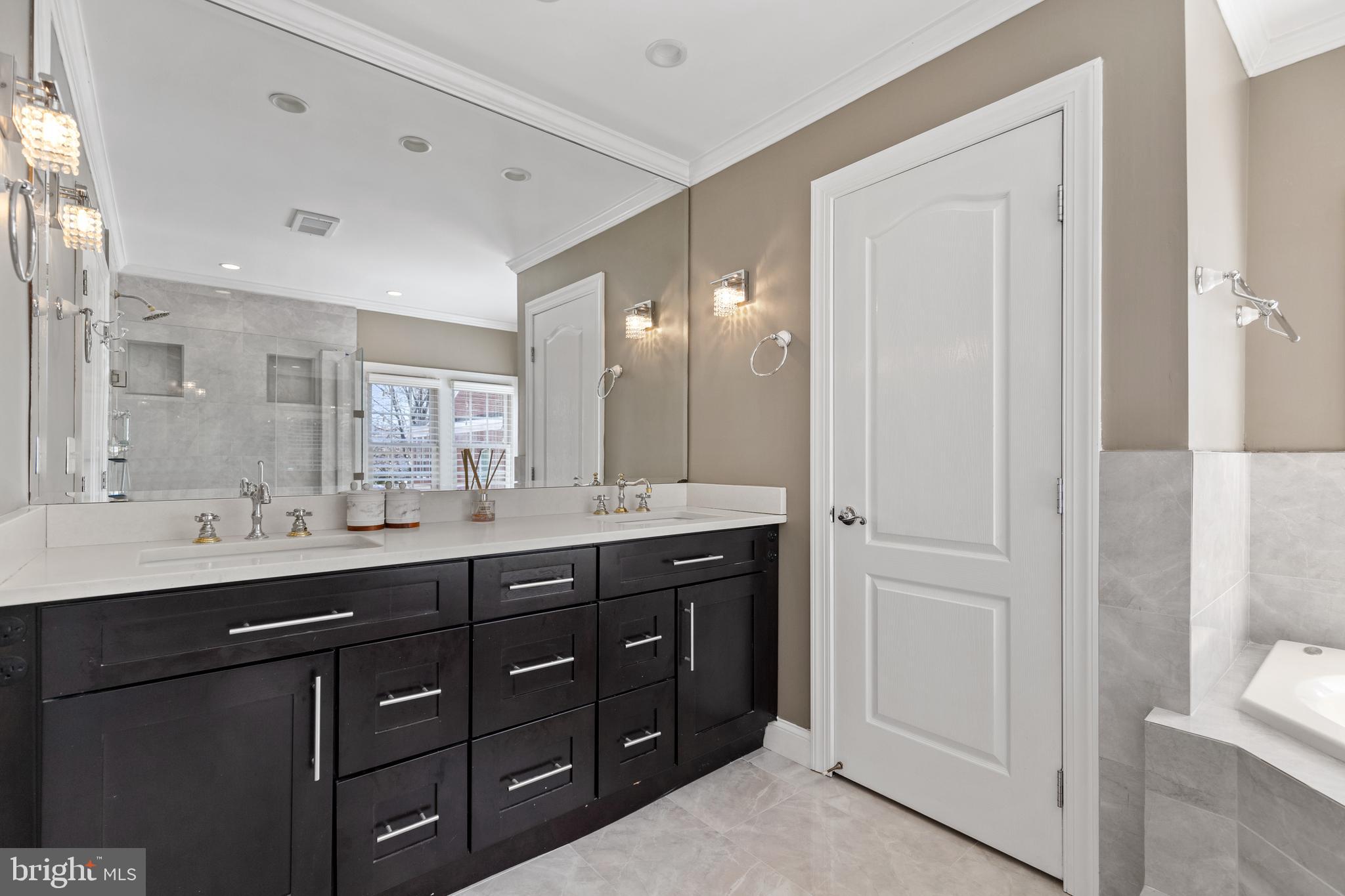 OAK MANOR - Residential