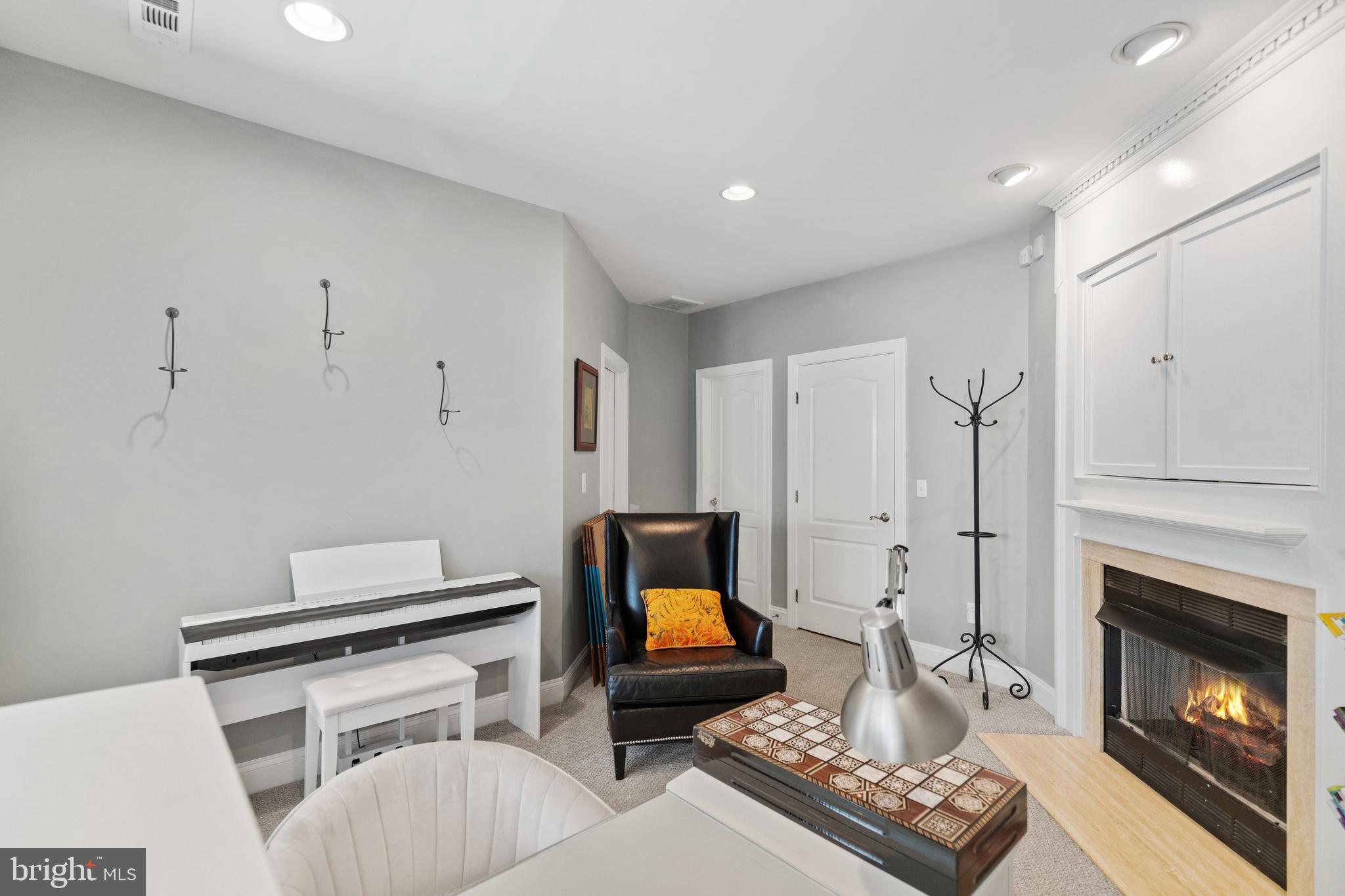 OAK MANOR - Residential