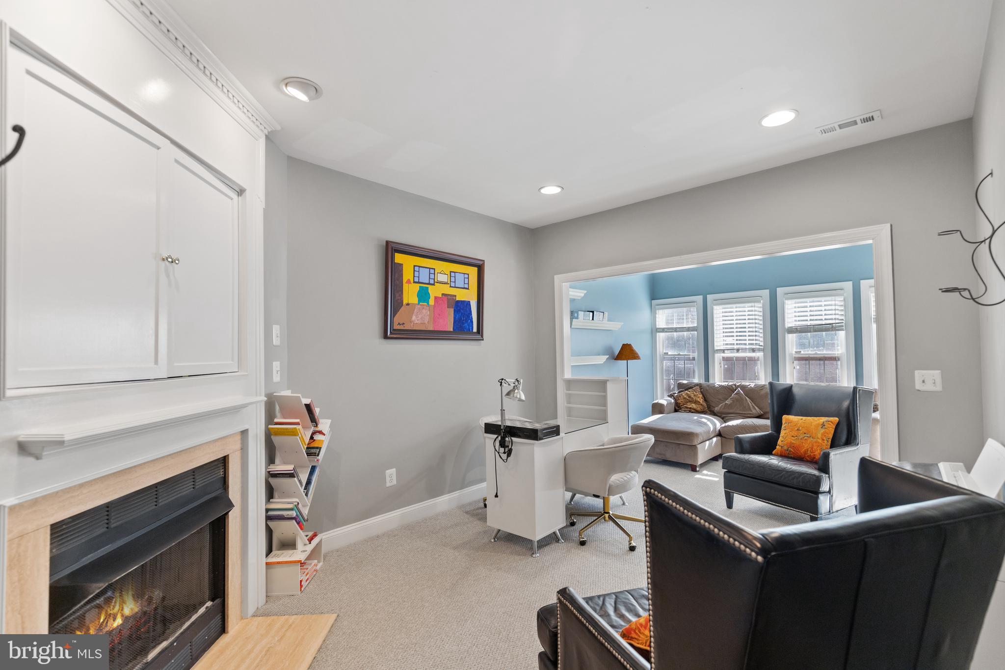 OAK MANOR - Residential