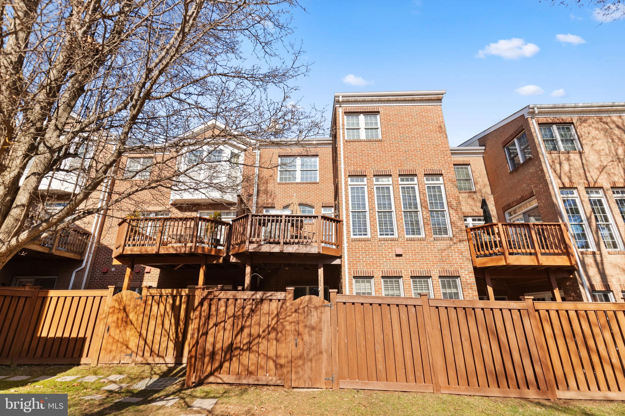 OAK MANOR - Residential