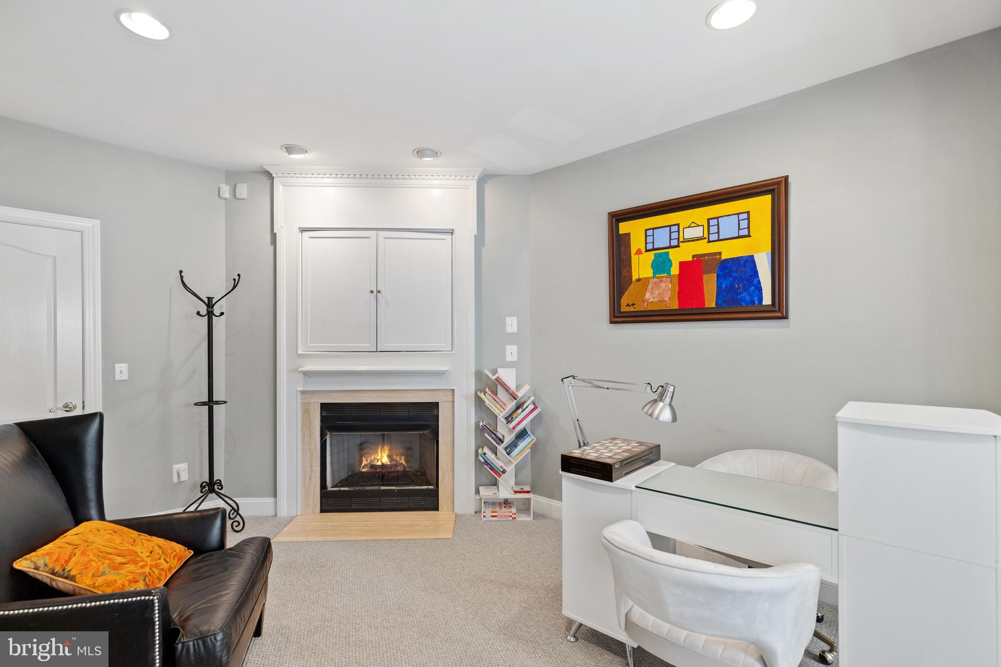 OAK MANOR - Residential