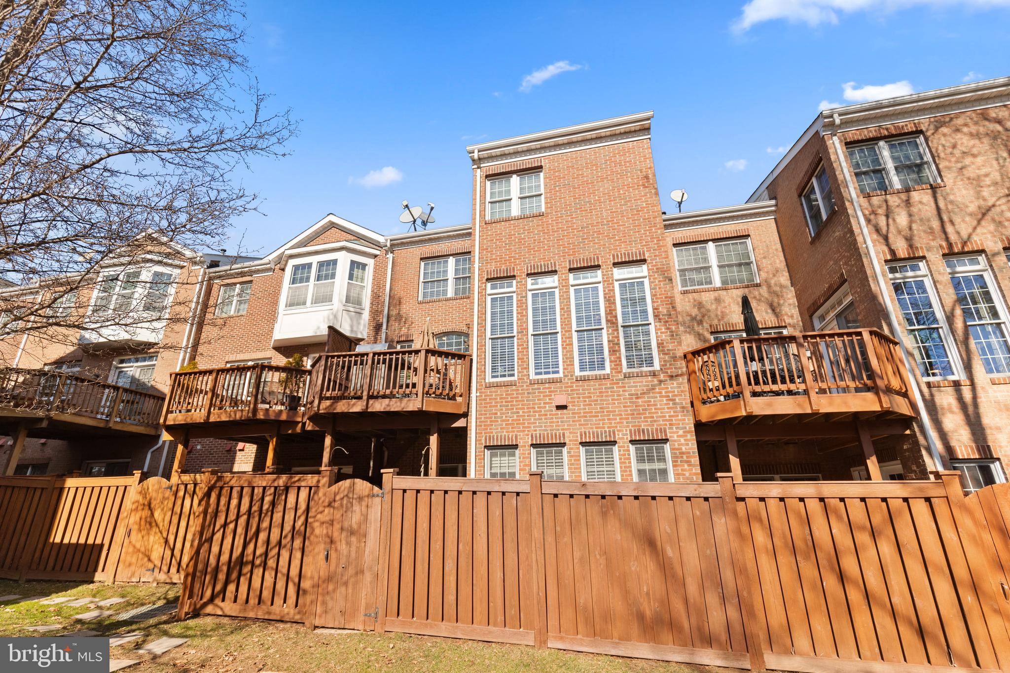 OAK MANOR - Residential