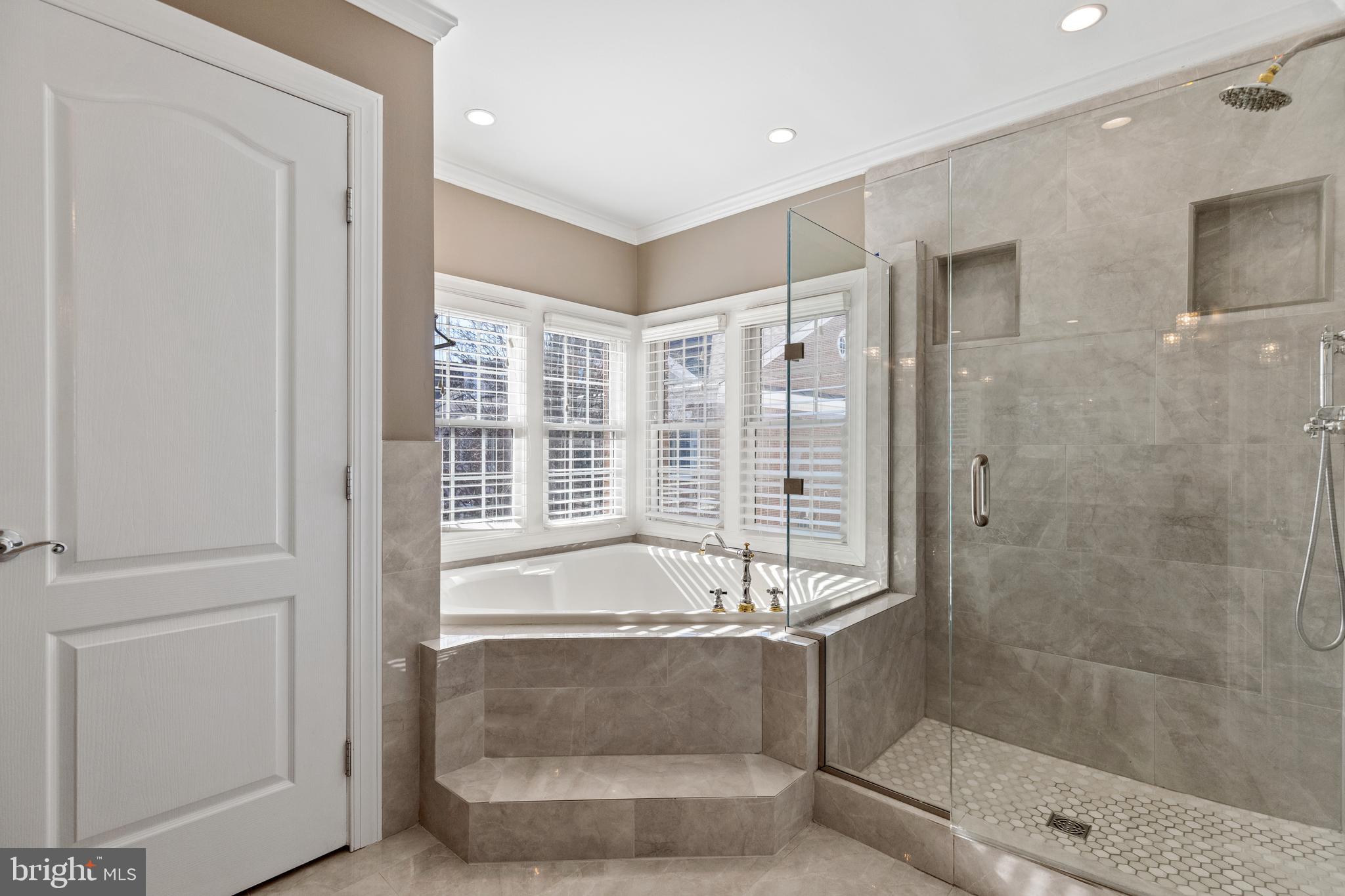 OAK MANOR - Residential