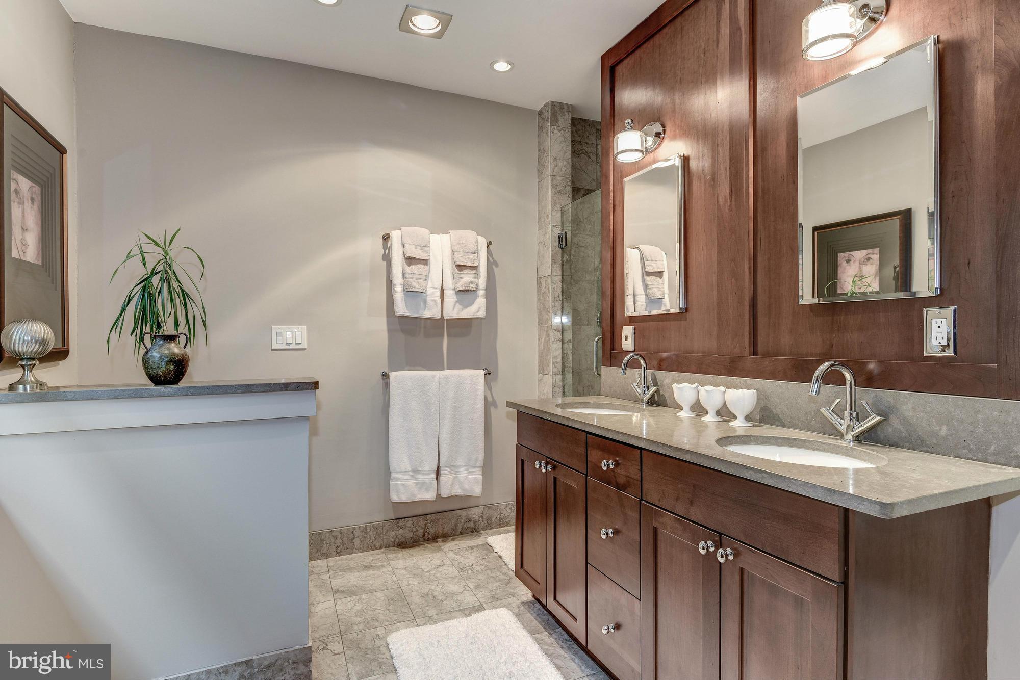 LORCOM HOUSE - Residential