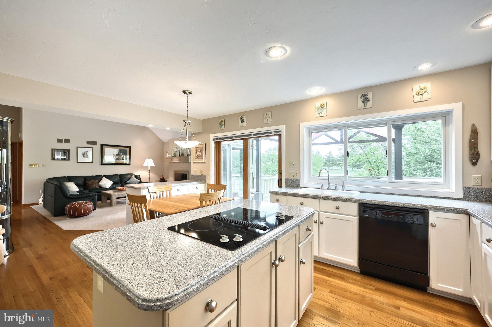 SOUTH HILLS - Residential