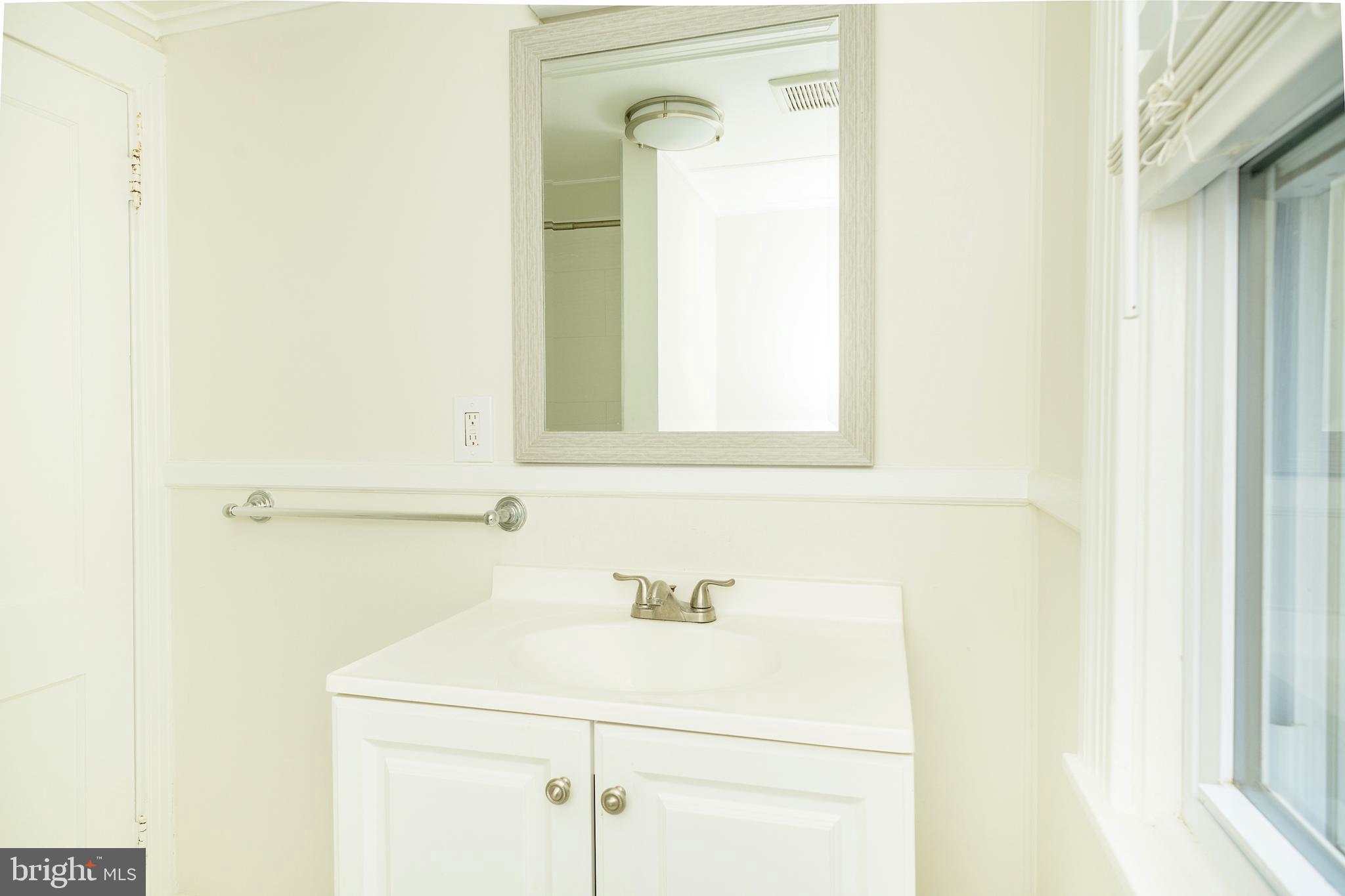 EASTPORT - Residential Lease